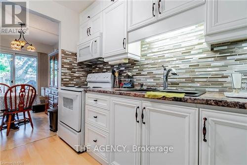 2 - 64 Forster Street, St. Catharines (442 - Vine/Linwell), ON - Indoor Photo Showing Kitchen