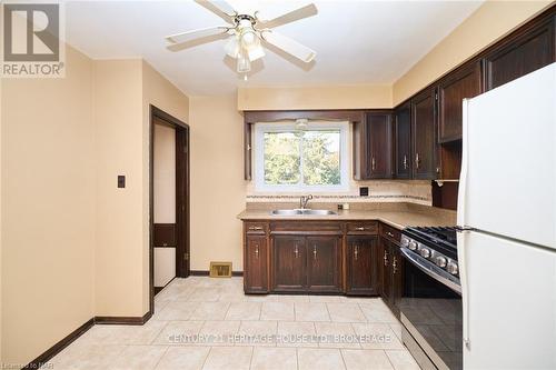 5 Cherrywood Avenue, Pelham (662 - Fonthill), ON - Indoor Photo Showing Kitchen With Double Sink