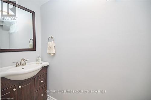 5 Cherrywood Avenue, Pelham (662 - Fonthill), ON - Indoor Photo Showing Bathroom