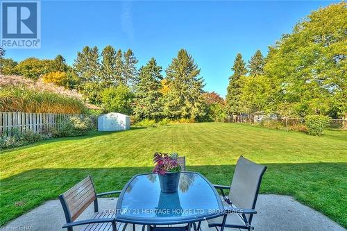 5 Cherrywood Avenue, Pelham (662 - Fonthill), ON - Outdoor With Backyard