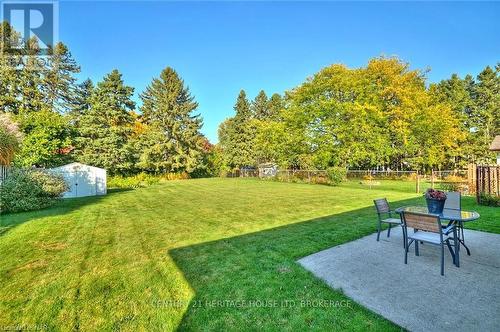 5 Cherrywood Avenue, Pelham (662 - Fonthill), ON - Outdoor With Backyard