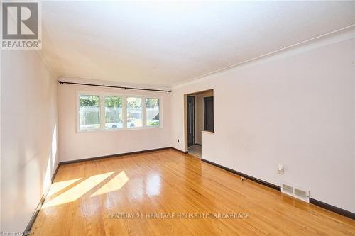 5 Cherrywood Avenue, Pelham (662 - Fonthill), ON - Indoor Photo Showing Other Room