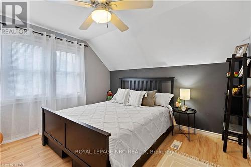 5432 Houck Drive, Niagara Falls (211 - Cherrywood), ON - Indoor Photo Showing Bedroom