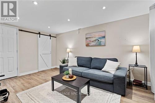 5432 Houck Drive, Niagara Falls (211 - Cherrywood), ON - Indoor Photo Showing Living Room