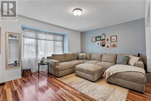 5432 Houck Drive, Niagara Falls (211 - Cherrywood), ON - Indoor Photo Showing Living Room