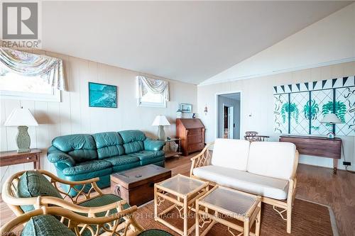 1995 Macdonald Drive, Fort Erie (334 - Crescent Park), ON - Indoor Photo Showing Living Room