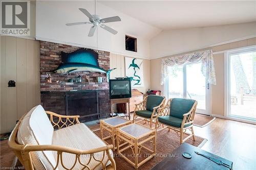 1995 Macdonald Drive, Fort Erie (334 - Crescent Park), ON - Indoor Photo Showing Living Room