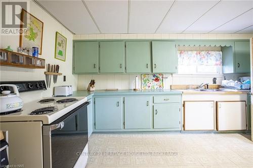 1995 Macdonald Drive, Fort Erie (334 - Crescent Park), ON - Indoor Photo Showing Kitchen With Double Sink