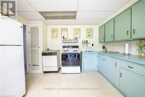 1995 Macdonald Drive, Fort Erie (334 - Crescent Park), ON - Indoor Photo Showing Kitchen