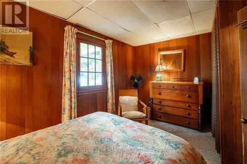 1995 Macdonald Drive, Fort Erie (334 - Crescent Park), ON - Indoor Photo Showing Bedroom