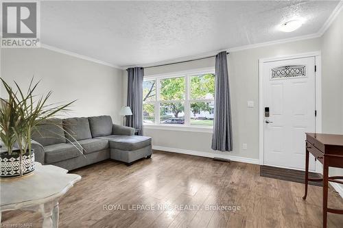 26 Doncaster Boulevard, St. Catharines (446 - Fairview), ON - Indoor Photo Showing Living Room