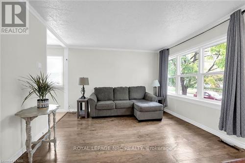 26 Doncaster Boulevard, St. Catharines (446 - Fairview), ON - Indoor Photo Showing Living Room