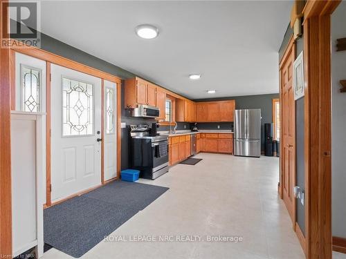 4426 Netherby Road, Fort Erie (224 - Lyons Creek), ON - Indoor Photo Showing Kitchen