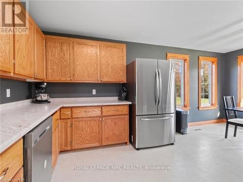 4426 Netherby Road, Fort Erie (224 - Lyons Creek), ON - Indoor Photo Showing Kitchen