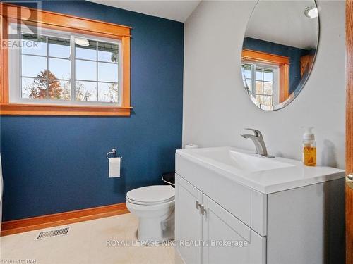 4426 Netherby Road, Fort Erie (224 - Lyons Creek), ON - Indoor Photo Showing Bathroom