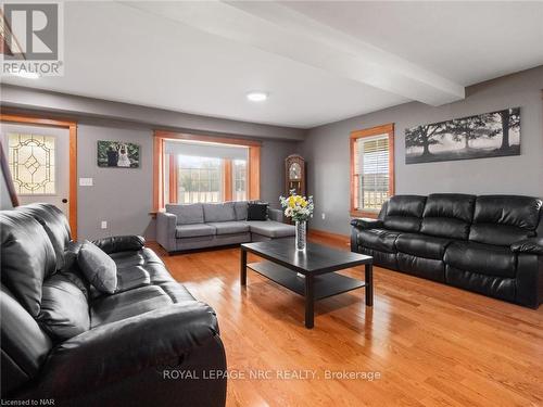 4426 Netherby Road, Fort Erie (224 - Lyons Creek), ON - Indoor Photo Showing Living Room