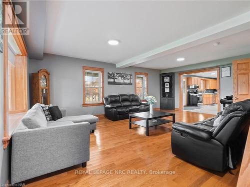 4426 Netherby Road, Fort Erie (224 - Lyons Creek), ON - Indoor Photo Showing Living Room