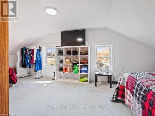 4426 Netherby Road, Fort Erie (224 - Lyons Creek), ON - Indoor Photo Showing Bedroom