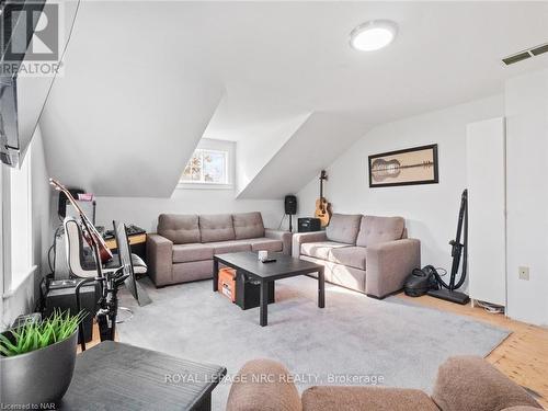 4426 Netherby Road, Fort Erie (224 - Lyons Creek), ON - Indoor Photo Showing Living Room