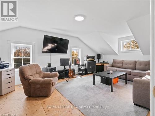 4426 Netherby Road, Fort Erie (224 - Lyons Creek), ON - Indoor Photo Showing Living Room