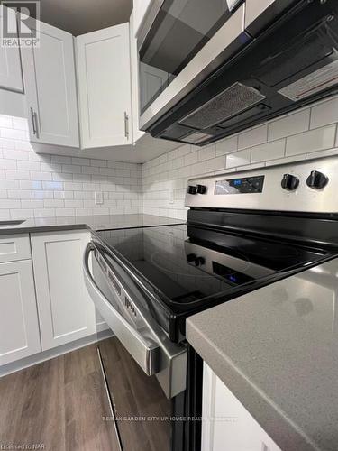 408 - 118 Summersides Boulevard, Pelham (662 - Fonthill), ON - Indoor Photo Showing Kitchen