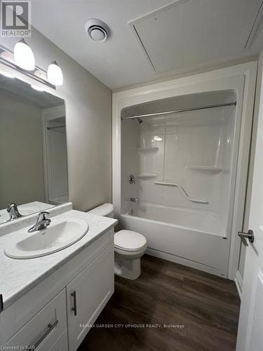 408 - 118 Summersides Boulevard, Pelham (662 - Fonthill), ON - Indoor Photo Showing Bathroom