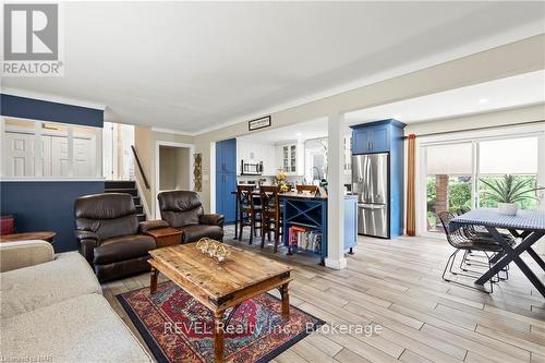 2978 St. Paul Avenue, Niagara Falls (205 - Church'S Lane), ON - Indoor Photo Showing Living Room