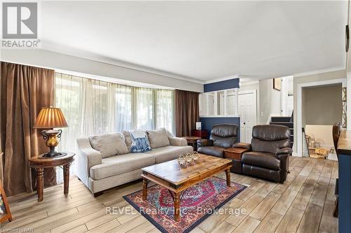 2978 St. Paul Avenue, Niagara Falls (205 - Church'S Lane), ON - Indoor Photo Showing Living Room