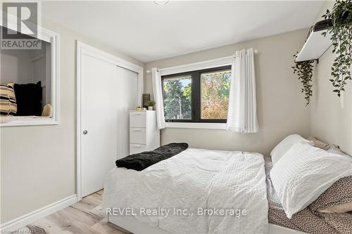 2978 St. Paul Avenue, Niagara Falls (205 - Church'S Lane), ON - Indoor Photo Showing Bedroom