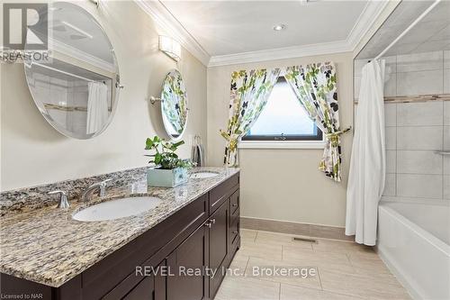 2978 St. Paul Avenue, Niagara Falls (205 - Church'S Lane), ON - Indoor Photo Showing Bathroom