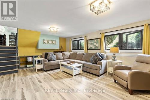 2978 St. Paul Avenue, Niagara Falls (205 - Church'S Lane), ON - Indoor Photo Showing Living Room