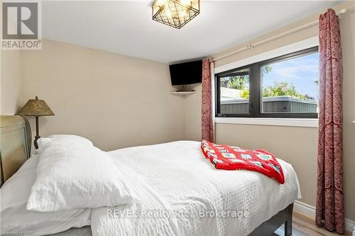 2978 St. Paul Avenue, Niagara Falls (205 - Church'S Lane), ON - Indoor Photo Showing Bedroom