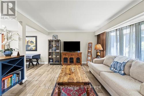 2978 St. Paul Avenue, Niagara Falls (205 - Church'S Lane), ON - Indoor Photo Showing Living Room