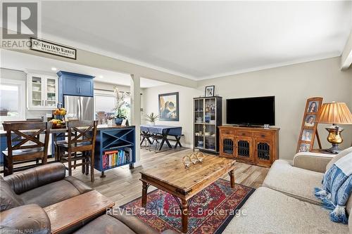 2978 St. Paul Avenue, Niagara Falls (205 - Church'S Lane), ON - Indoor Photo Showing Living Room