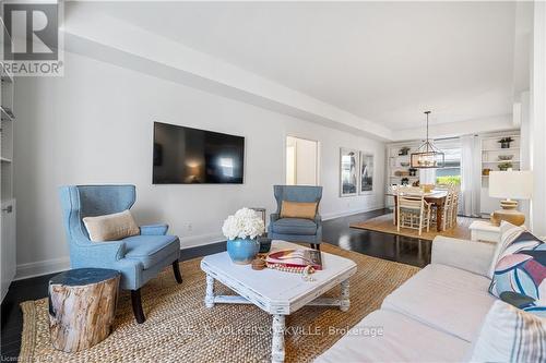 625 Charlotte Street, Niagara-On-The-Lake (101 - Town), ON - Indoor Photo Showing Living Room