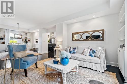 625 Charlotte Street, Niagara-On-The-Lake (101 - Town), ON - Indoor Photo Showing Living Room