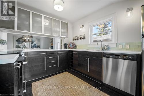 625 Charlotte Street, Niagara-On-The-Lake (101 - Town), ON - Indoor Photo Showing Kitchen