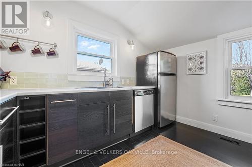 625 Charlotte Street, Niagara-On-The-Lake (101 - Town), ON - Indoor Photo Showing Kitchen