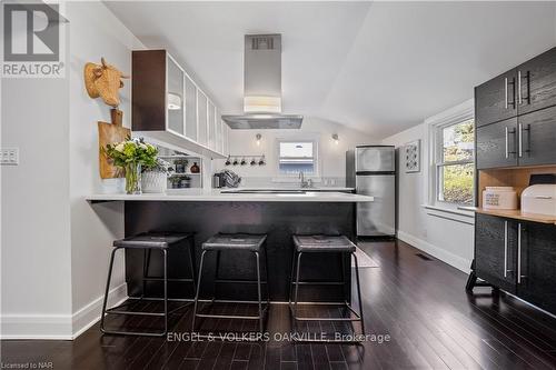 625 Charlotte Street, Niagara-On-The-Lake (101 - Town), ON - Indoor Photo Showing Kitchen