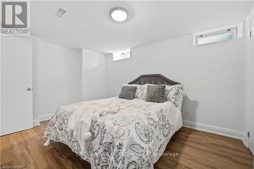 625 Charlotte Street, Niagara-On-The-Lake (101 - Town), ON - Indoor Photo Showing Bedroom