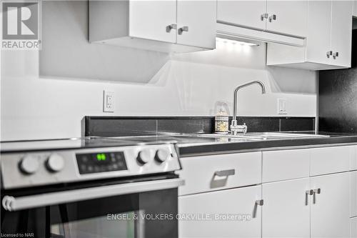 625 Charlotte Street, Niagara-On-The-Lake (101 - Town), ON - Indoor Photo Showing Kitchen