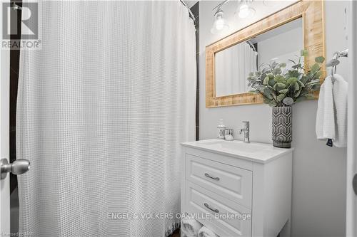 625 Charlotte Street, Niagara-On-The-Lake (101 - Town), ON - Indoor Photo Showing Bathroom