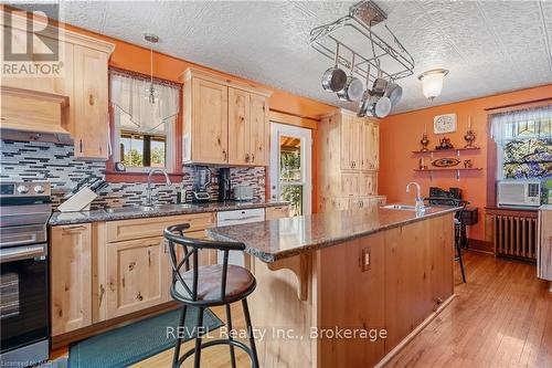 208 North Street, Fort Erie (332 - Central), ON - Indoor Photo Showing Kitchen