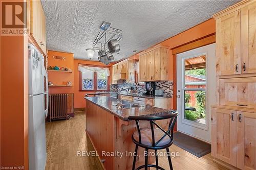 208 North Street, Fort Erie (332 - Central), ON - Indoor Photo Showing Kitchen With Double Sink