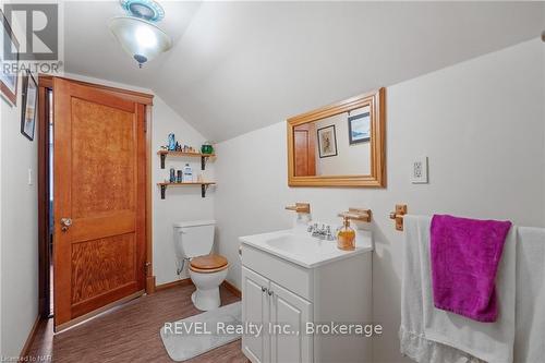 208 North Street, Fort Erie (332 - Central), ON - Indoor Photo Showing Bathroom