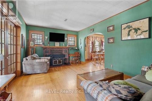 208 North Street, Fort Erie (332 - Central), ON - Indoor Photo Showing Living Room With Fireplace