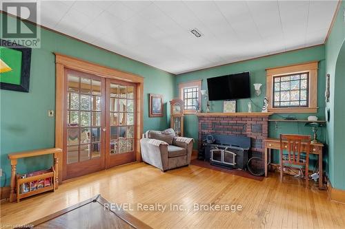 208 North Street, Fort Erie (332 - Central), ON - Indoor Photo Showing Living Room With Fireplace