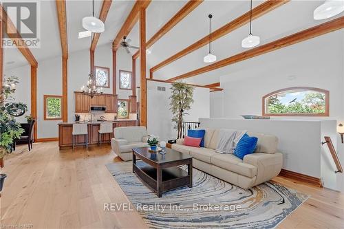 26 Kingsway Street, Welland (774 - Dain City), ON - Indoor Photo Showing Living Room