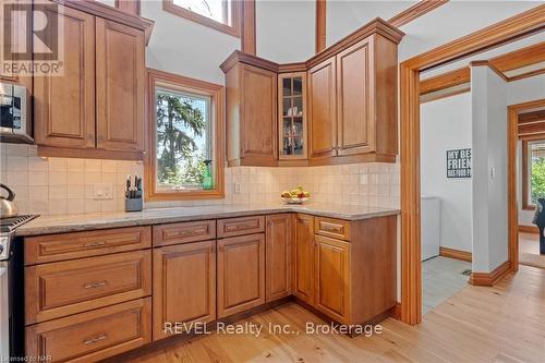 26 Kingsway Street, Welland (774 - Dain City), ON - Indoor Photo Showing Kitchen