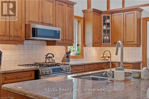 26 Kingsway Street, Welland (774 - Dain City), ON - Indoor Photo Showing Kitchen With Double Sink